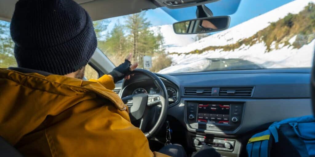 Zimski nasveti za varno vožnjo v najhladnejših dneh leta Zimski nasveti za varno vožnjo v najhladnejših dneh leta